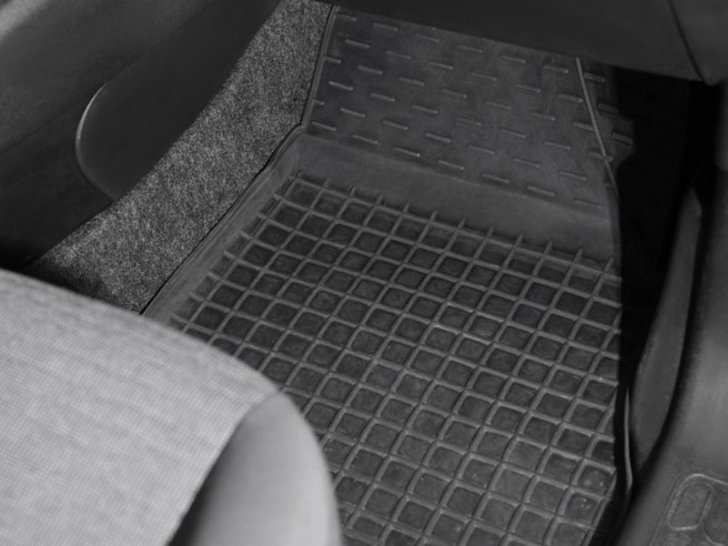 Gumijasti tepisi za auto